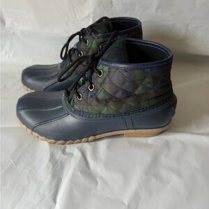 St. John's Bay Women's Denton Flat Heel Rain Boots Navy Blue/Green Plaid Size 7